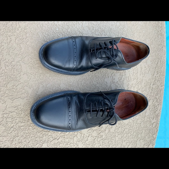Johnston & Murphy black dress shoes size 8.5